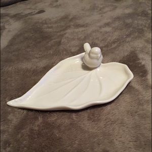 Bird on leaf trinket/jewelry tray. Off white in color,see pics for measurement